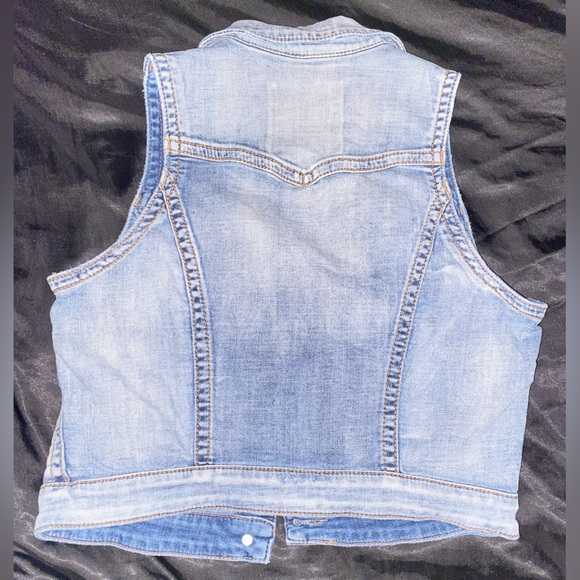 🧚‍♀️3for50$ Distressed jean vest - Picture 2 of 9